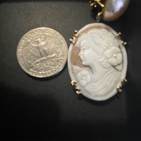 Cameo Pearl Drop Earrings in gold plated or brass vintage Italy,EUC - Picture 2 of 6
